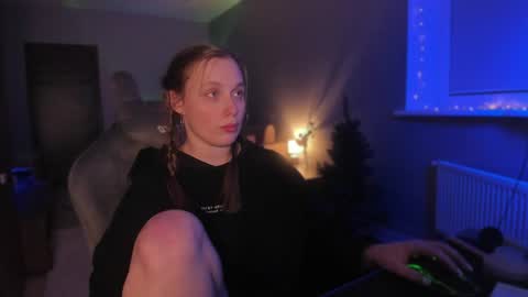 Snapshot of chloegins chatting on December 2024 02:10:02 AM chloegins online show from December 2024 02:10:02 AM