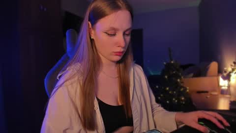 Snapshot of chloegins chatting on December 2024 07:14:01 PM chloegins online show from December 2024 07:14:01 PM