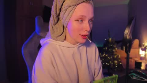 Snapshot of chloegins chatting on December 2024 03:26:01 PM chloegins online show from December 2024 03:26:01 PM