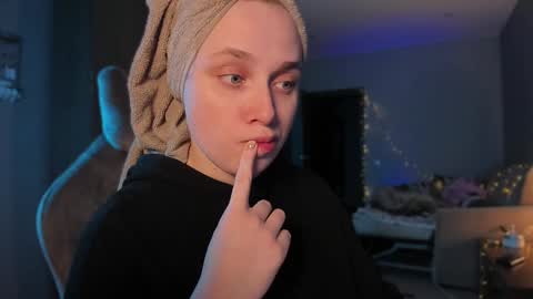 Snapshot of chloegins chatting on January 2025 06:00:01 AM chloegins online show from January 2025 06:00:01 AM