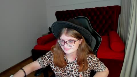 ChloeHalses online show from April 2026 06:05:02 AM