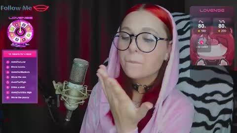 Snapshot of chloejenyss chatting on October 2025 04:04:02 PM Chloe online show from October 2025 04:04:02 PM