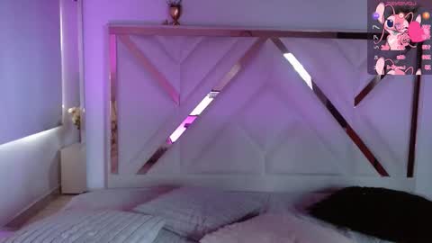 Chloe online show from November 2025 08:49:01 PM