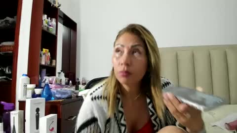 Snapshot of chloemiller__ chatting on March 2025 03:57:02 AM chloemiller online show from March 2025 03:57:02 AM