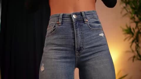 chloemin_ online show from November 2025 07:07:01 AM