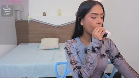 C H L O E online show from January 2026 09:24:02 AM