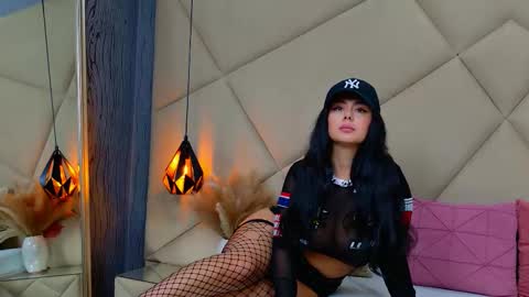 Chloe Vee online show from October 2025 06:10:02 AM