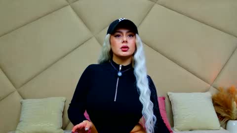 Chloe Vee online show from February 2026 06:17:01 AM