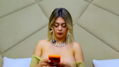 Chloe Vee online show from May 2026 05:04:01 AM