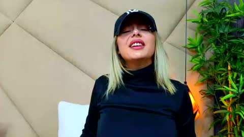 Chloe Vee online show from June 2026 05:17:01 AM