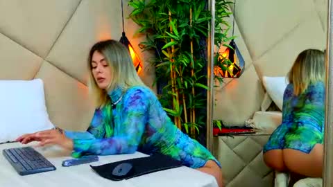 Chloe Vee online show from June 2026 05:16:02 AM