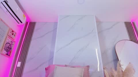 Snapshot of chlooee_ chatting on January 2025 12:27:01 PM Chlooe online show from January 2025 12:27:01 PM