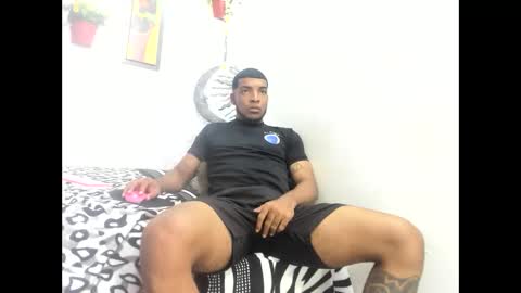 Snapshot of choco_hornyx18 chatting on November 2025 04:44:01 AM Choco online show from November 2025 04:44:01 AM