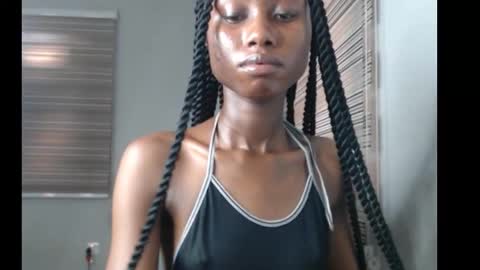 Snapshot of choco_petitqueen chatting on November 2025 07:19:02 AM choco_petitqueen online show from November 2025 07:19:02 AM