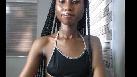 Snapshot of choco_petitqueen chatting on November 2025 08:35:01 AM choco_petitqueen online show from November 2025 08:35:01 AM