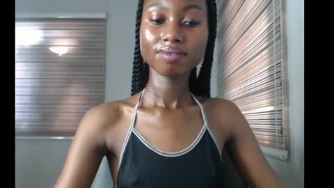 Snapshot of choco_petitqueen chatting on November 2025 08:13:01 AM choco_petitqueen online show from November 2025 08:13:01 AM