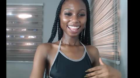 Snapshot of choco_petitqueen chatting on November 2025 07:41:02 AM choco_petitqueen online show from November 2025 07:41:02 AM