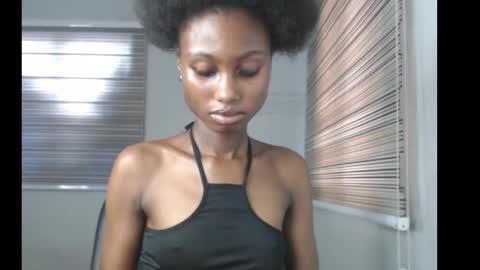 Snapshot of choco_petitqueen chatting on November 2025 03:27:02 PM choco_petitqueen online show from November 2025 03:27:02 PM