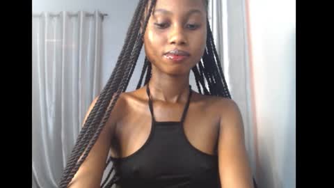 Snapshot of choco_petitqueen chatting on March 2026 07:03:02 AM choco_petitqueen online show from March 2026 07:03:02 AM