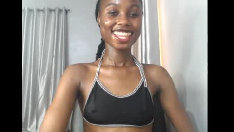 Snapshot of choco_petitqueen chatting on April 2026 08:00:02 AM choco_petitqueen online show from April 2026 08:00:02 AM