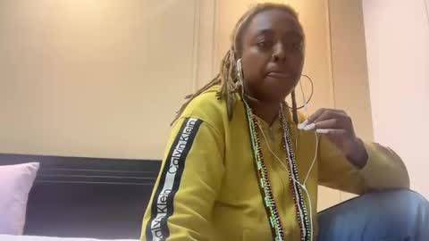 Snapshot of chocolatecakequeen chatting on December 2024 01:03:02 AM ChocolateCakeQueen online show from December 2024 01:03:02 AM