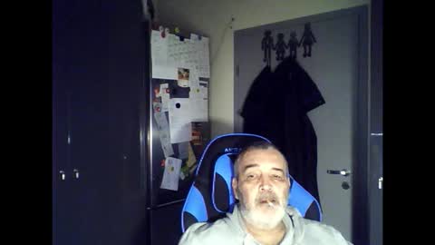 Snapshot of chris250268 chatting on September 2025 06:35:01 AM Chris online show from September 2025 06:35:01 AM
