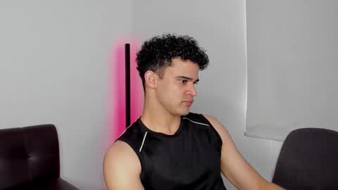 Im Chirs IM MODEL INDEPENDT online show from September 2025 08:35:01 PM