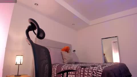 chrismorgan24 online show from December 2025 11:00:02 PM