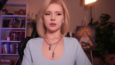 chriss_foxx online show from April 2026 03:36:02 PM