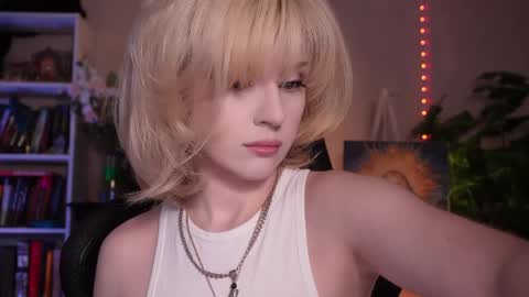 chriss_foxx online show from May 2026 03:50:01 PM