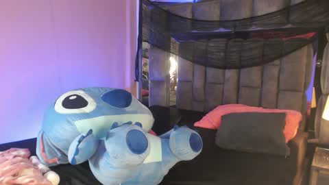 Christal online show from October 2025 10:55:01 AM