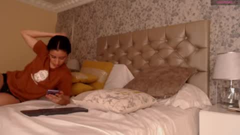 Snapshot of christiedoutzen chatting on March 2025 04:17:01 PM ChristieDoutzen online show from March 2025 04:17:01 PM