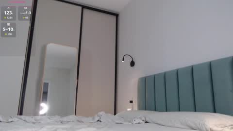 chris online show from October 2025 04:01:01 AM