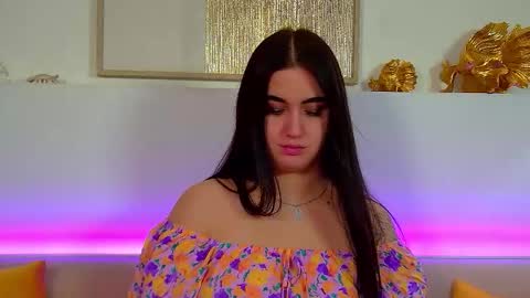 Christina online show from November 2025 07:02:02 PM