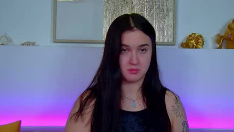 Christina online show from November 2025 06:35:01 PM