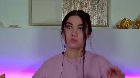 Christina online show from November 2025 06:52:02 PM