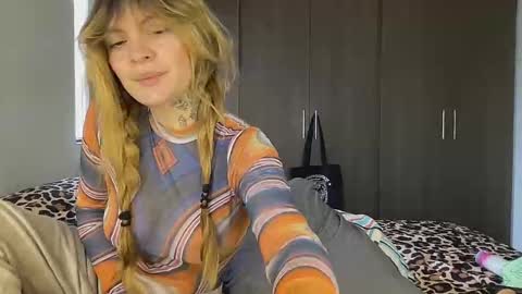 Snapshot of christine_f chatting on October 2025 09:10:02 PM Val riess -- Instagram free online show from October 2025 09:10:02 PM