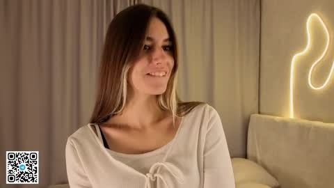 Snapshot of christinfinnie chatting on December 2025 05:08:02 PM Ellie online show from December 2025 05:08:02 PM