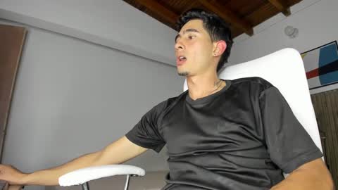 Snapshot of christoper_dick chatting on March 2025 10:54:01 PM Petite Horny and chistoper dick online show from March 2025 10:54:01 PM