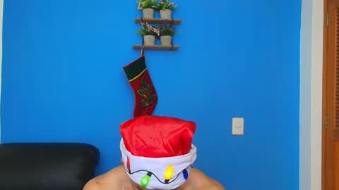 Snapshot of christopher_w chatting on December 2024 12:22:01 AM Christopher online show from December 2024 12:22:01 AM