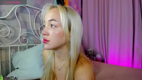 Snapshot of christy_little chatting on September 2025 11:41:02 PM hristy3 online show from September 2025 11:41:02 PM