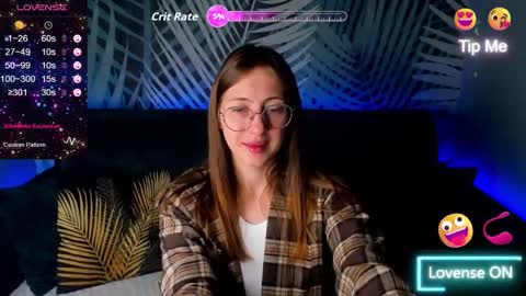 Snapshot of christycrayme chatting on October 2025 10:28:02 PM ChristyCrayme online show from October 2025 10:28:02 PM