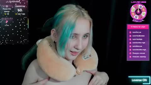 christyw3b online show from November 2025 05:11:01 PM