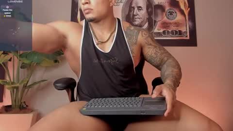 Snapshot of chrizmacgregor chatting on November 2025 11:04:01 PM chrizmacgregor online show from November 2025 11:04:01 PM