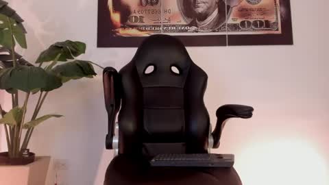 chrizmacgregor online show from June 2026 12:59:02 AM