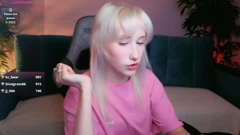 EvaBlonde TayaBrunette EliieBlack hair online show from May 2026 02:00:01 PM