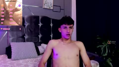 chrristopher77 online show from December 2025 08:29:02 AM