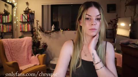 Chrys online show from October 2025 05:18:01 AM