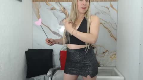 chrystal hotty online show from September 2025 12:37:01 PM