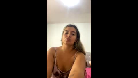 Snapshot of cielo_sky_blue chatting on June 2026 01:28:02 AM Azul online show from June 2026 01:28:02 AM